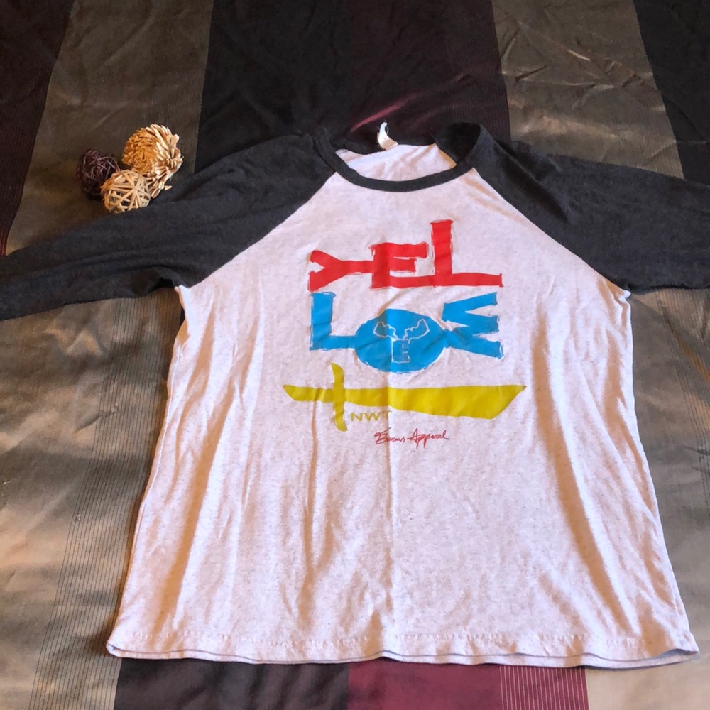 Yellowknife Raglan Tee - Gray and White